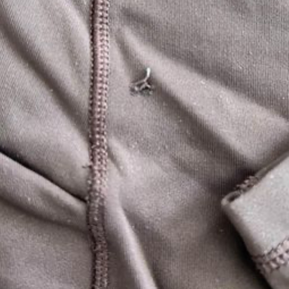 Lululemon Mid rise Black cherry speed up crop leggings, 20” Size 2, has pockets - Picture 6 of 8